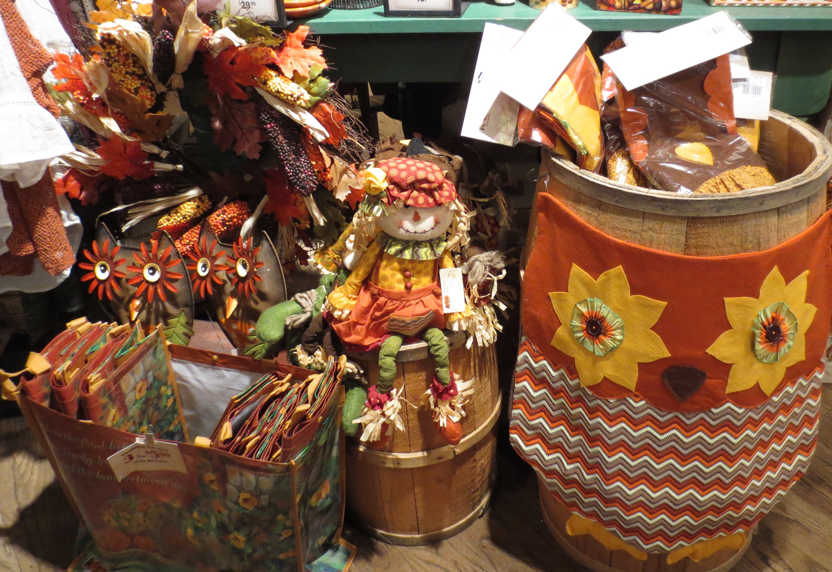 Cracker Barrel, Halloween, autumn,