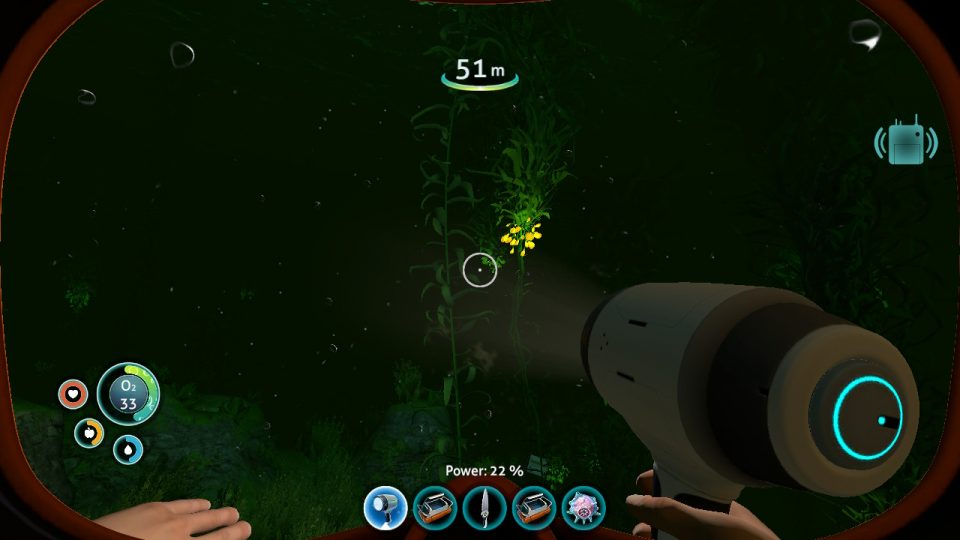 Subnautica. LadiesGamers.com.  Seaweed glowing in the dark sea. The scene is partially illuminated by a flashlight.