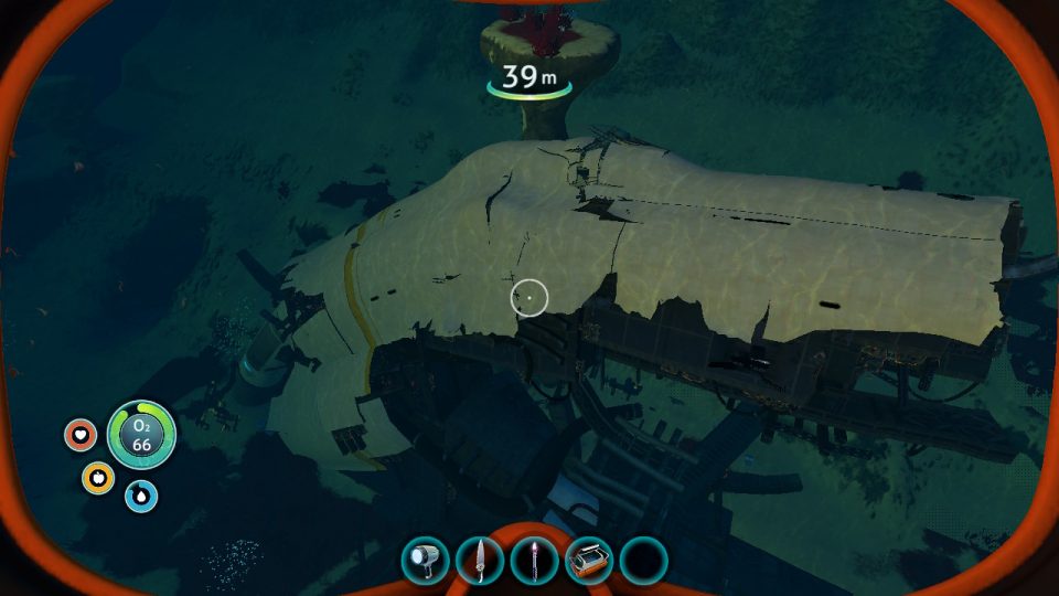 Subnautica. LadiesGamers.com. A large piece of wreckage. It's lying on the bottom of the sea.